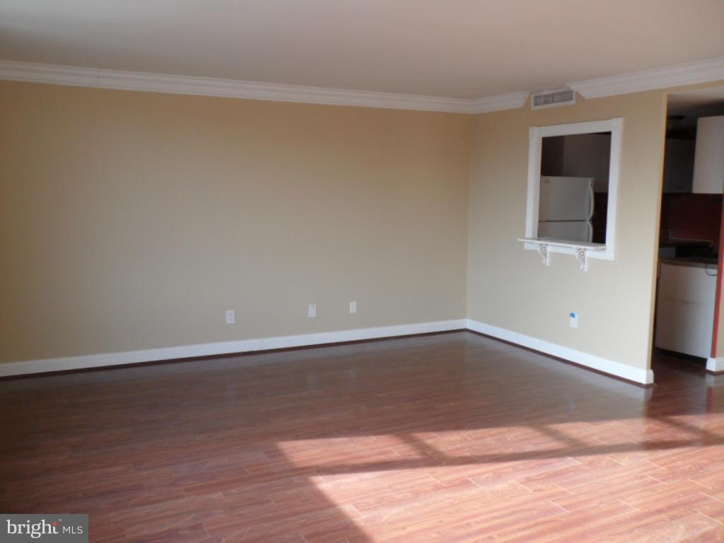 4600 Duke Street, Unit 617 Alexandria, VA 22304 - Photo 8 of 10 Living Room