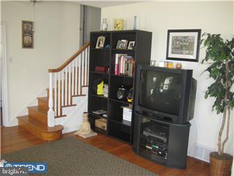 24 North Malin Road Broomall, PA 19008 - Photo 2 of 11 Living Room