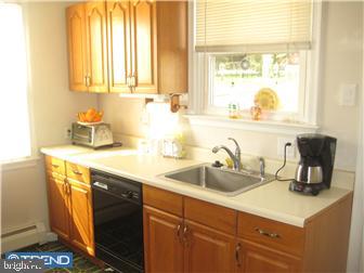24 North Malin Road Broomall, PA 19008 - Photo 4 of 11 Kitchen