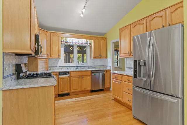 $412,000 | 704 St Andrews Lane, Crystal Lake, IL 60014