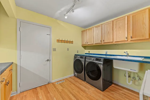 $412,000 | 704 St Andrews Lane, Crystal Lake, IL 60014