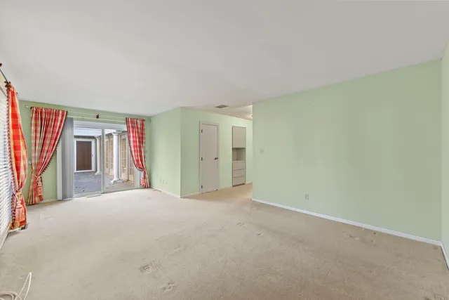 $412,000 | 704 St Andrews Lane, Crystal Lake, IL 60014