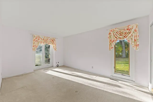 $412,000 | 704 St Andrews Lane, Crystal Lake, IL 60014