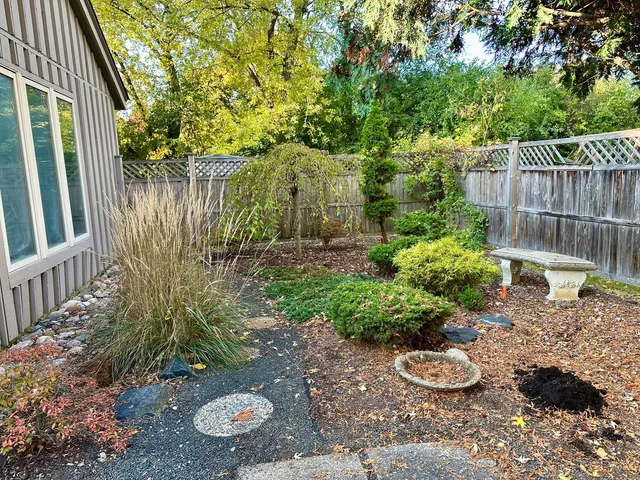 $412,000 | 704 St Andrews Lane, Crystal Lake, IL 60014