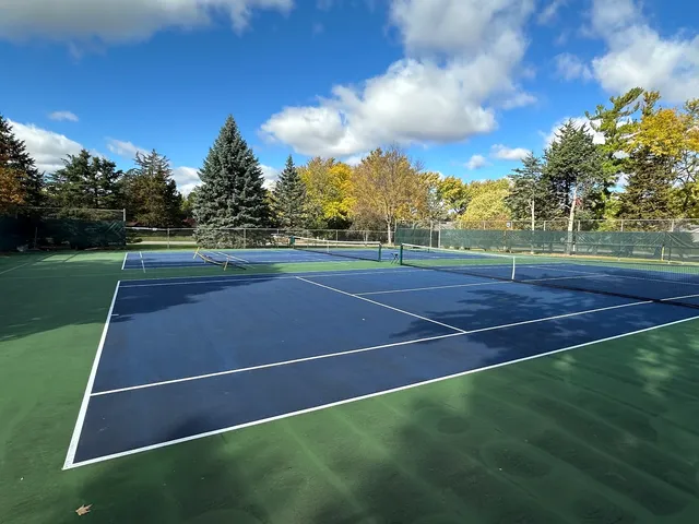 $412,000 | 704 St Andrews Lane, Crystal Lake, IL 60014