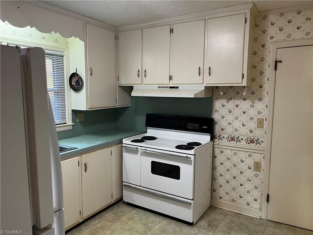 1027 Spring Street Mount Airy, NC 27030 - Photo 8 of 20 Gallery Image 8