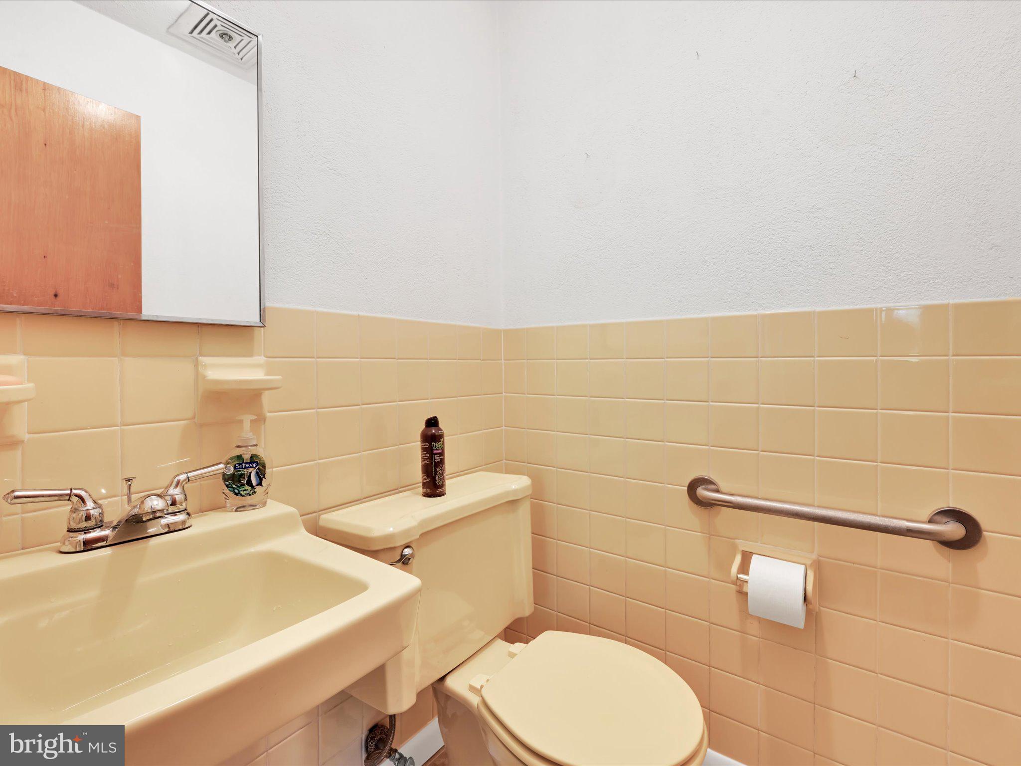 1109 Commonwealth Boulevard Reading, PA 19607 - Photo 15 of 32