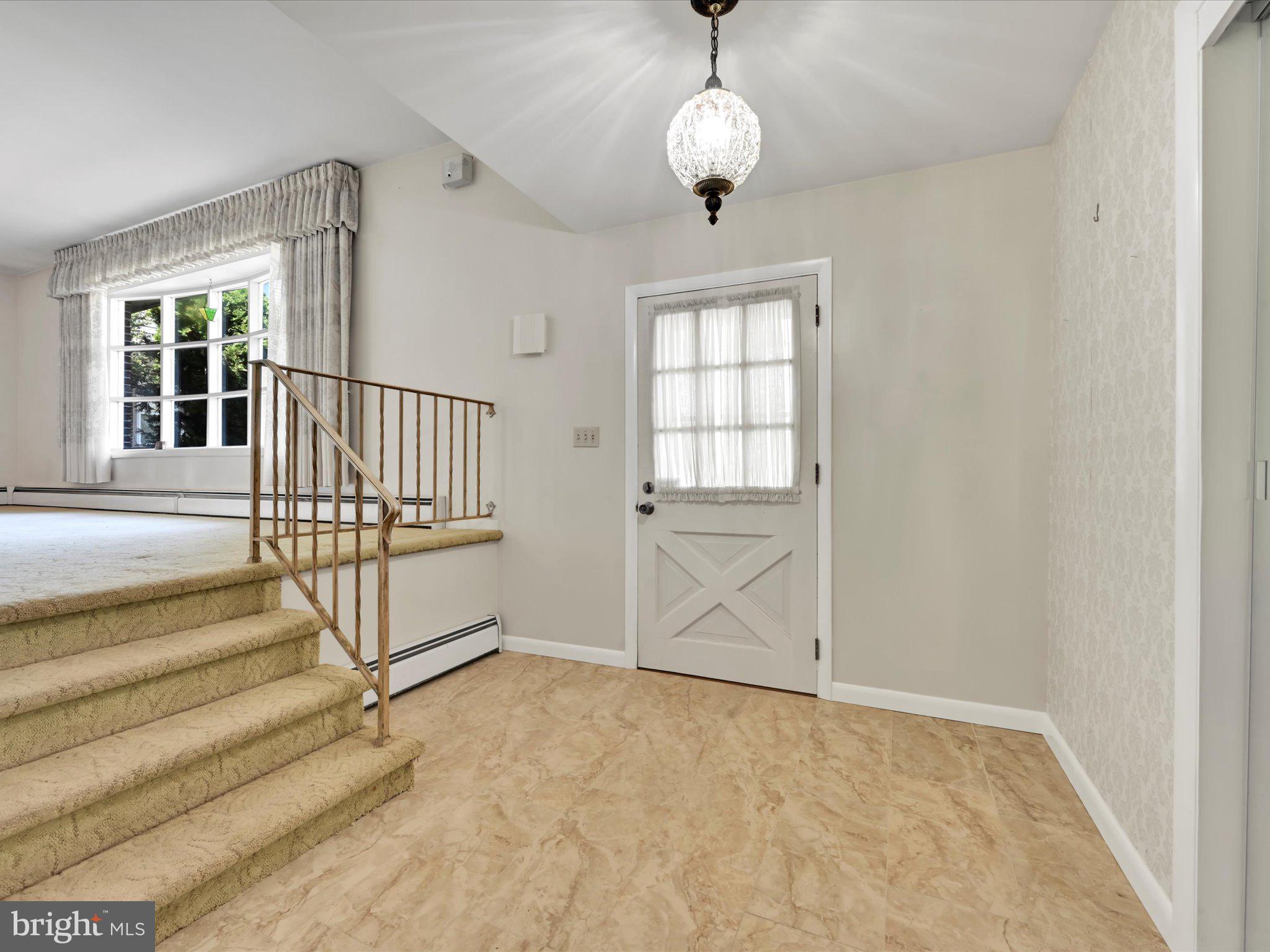 1109 Commonwealth Boulevard Reading, PA 19607 - Photo 3 of 32