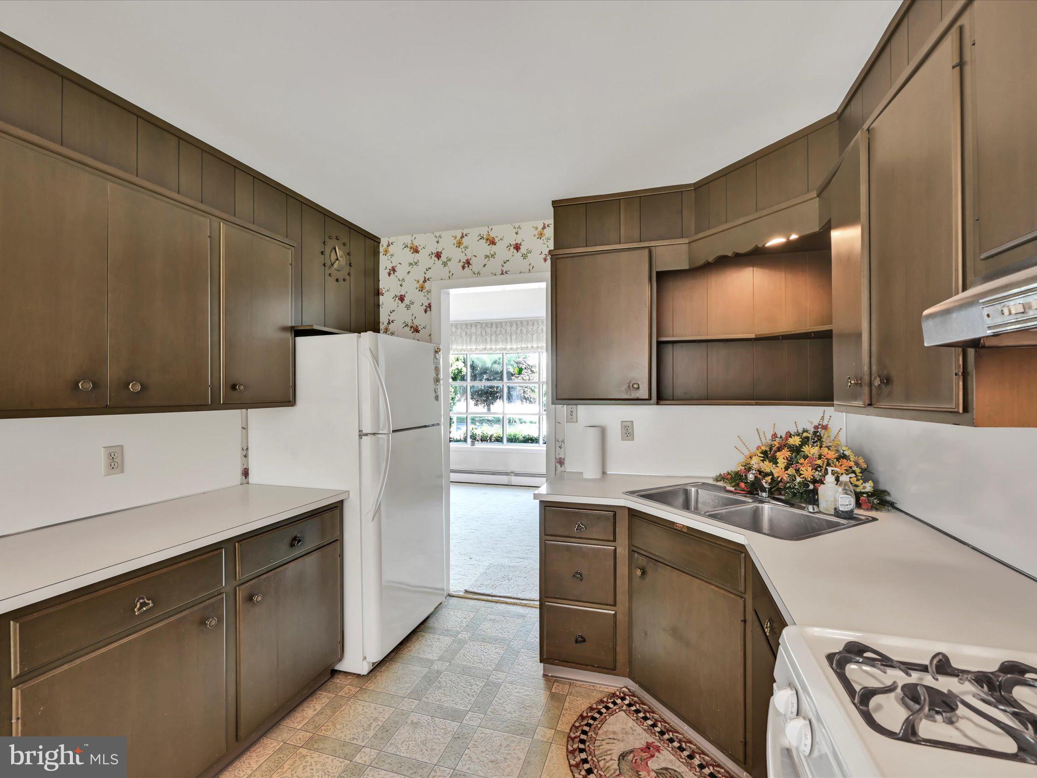 1109 Commonwealth Boulevard Reading, PA 19607 - Photo 9 of 32