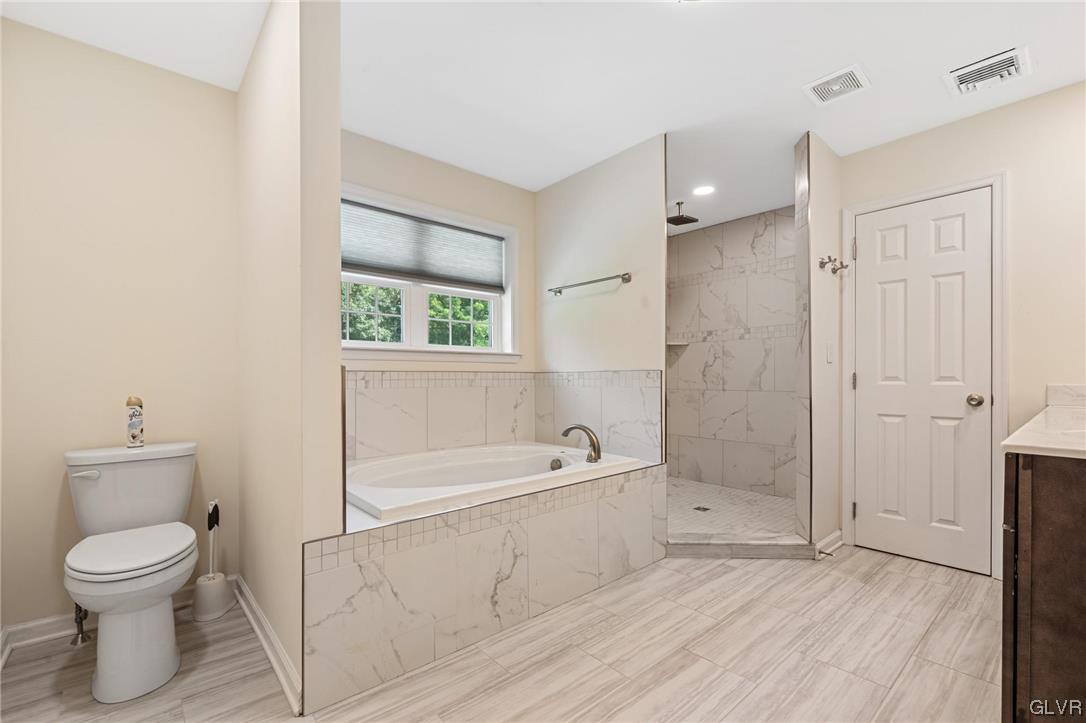 2152 Terry Road Nazareth, PA 18064 - Photo 30 of 42 a bathroom with a toilet a sink and a bathtub
