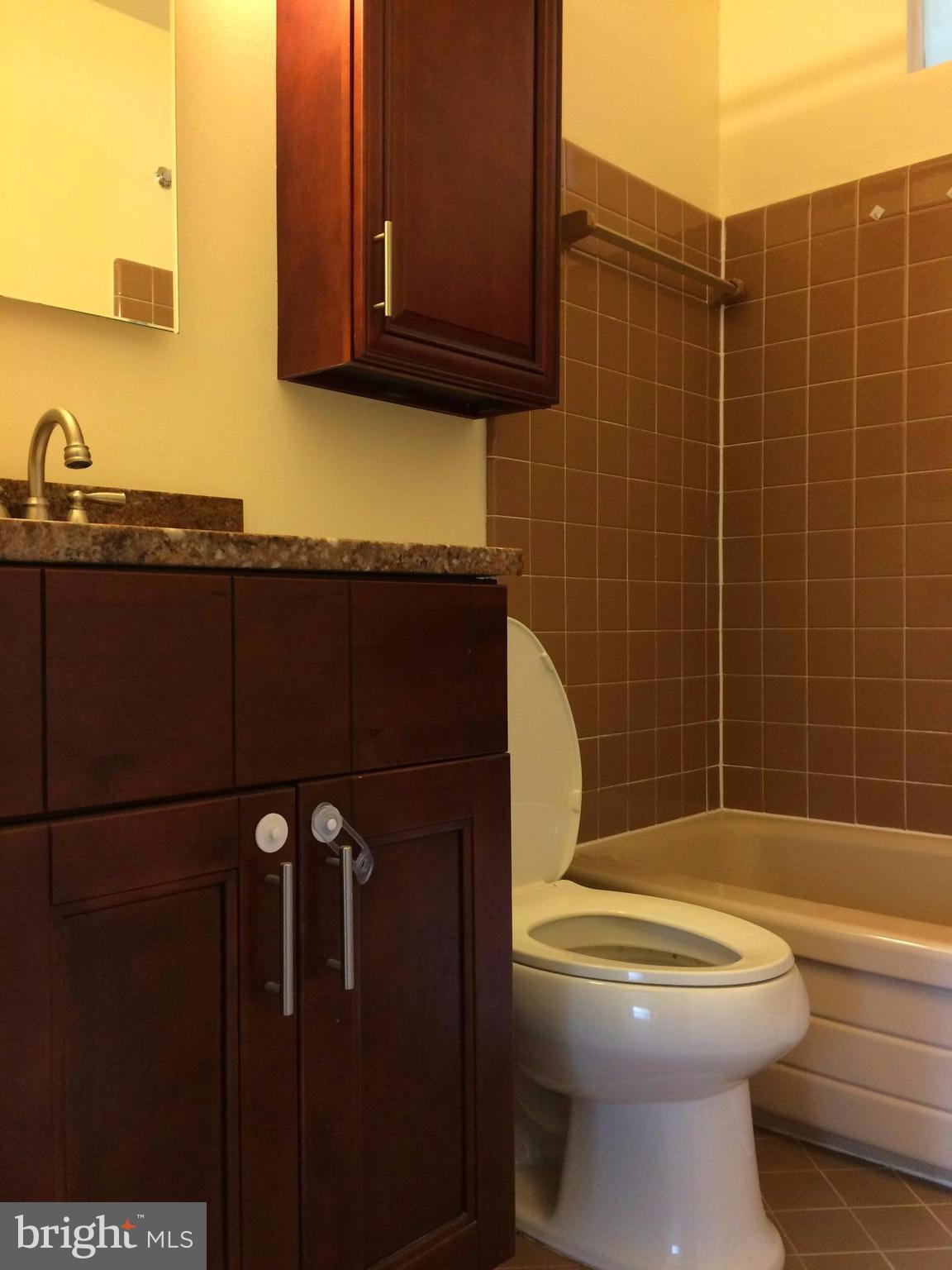 9014 3rd Avenue Silver Spring, MD 20910 - Photo 15 of 25 hallway Bath
