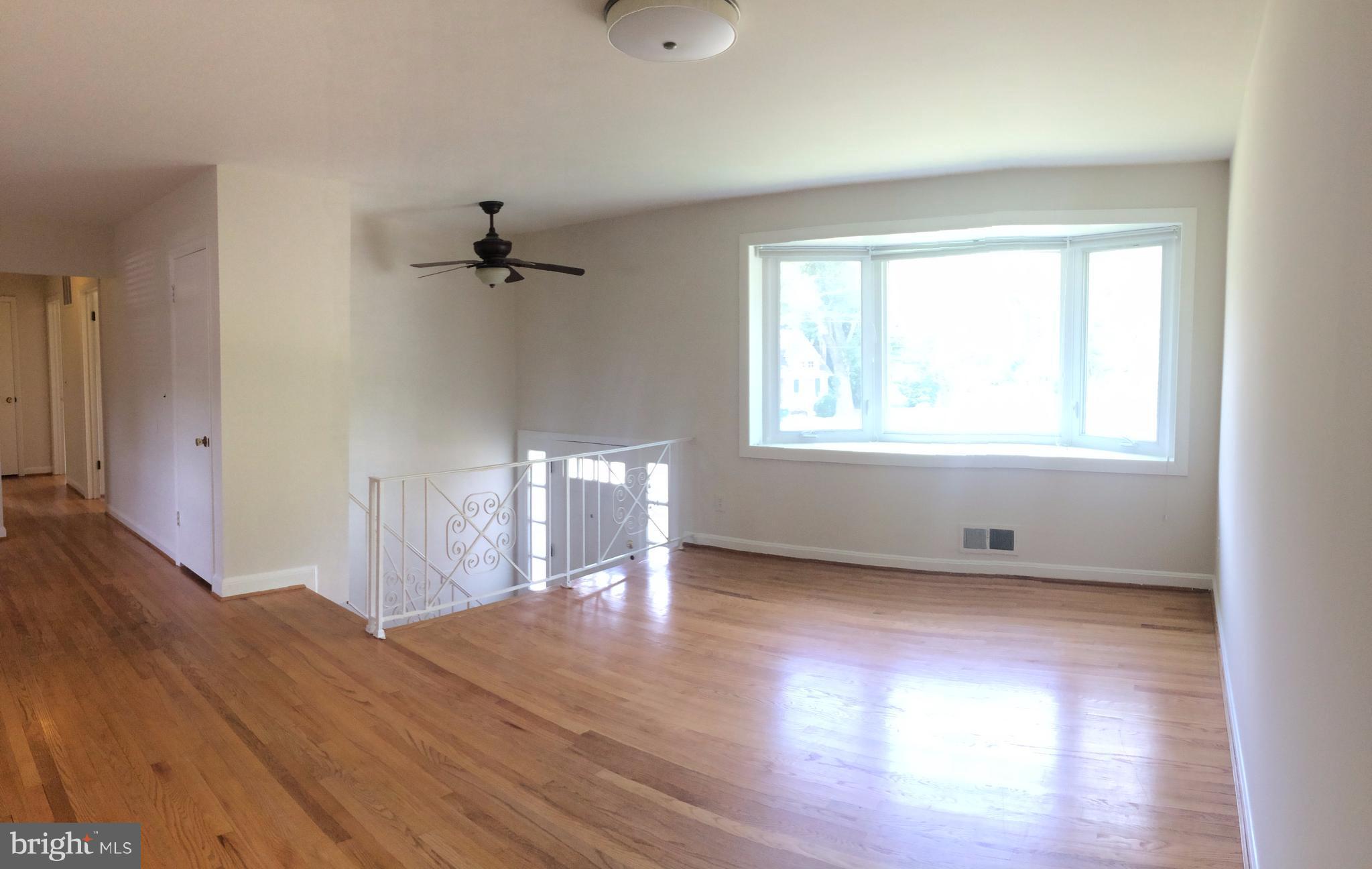 9014 3rd Avenue Silver Spring, MD 20910 - Photo 6 of 25 Living Room