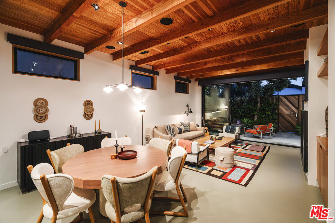 44 Horizon Avenue Venice, CA 90291 - Photo 12 of 33 a dining room with furniture and a window