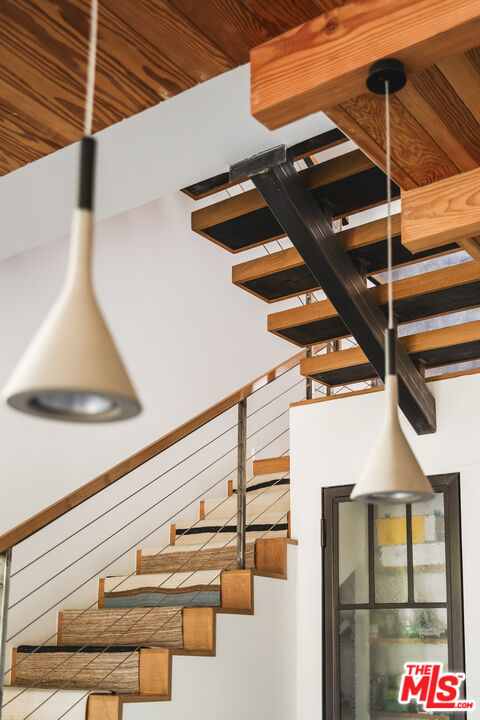 44 Horizon Avenue Venice, CA 90291 - Photo 14 of 33 a view of entryway