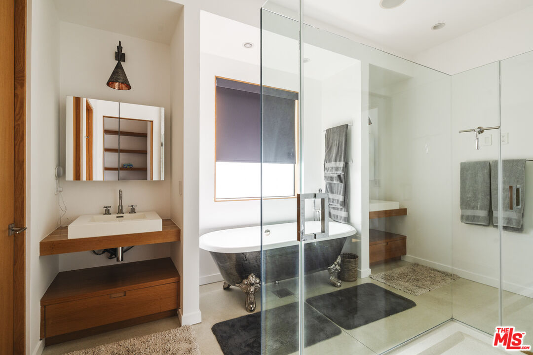 44 Horizon Avenue Venice, CA 90291 - Photo 18 of 33 a bathroom with a sink and a mirror