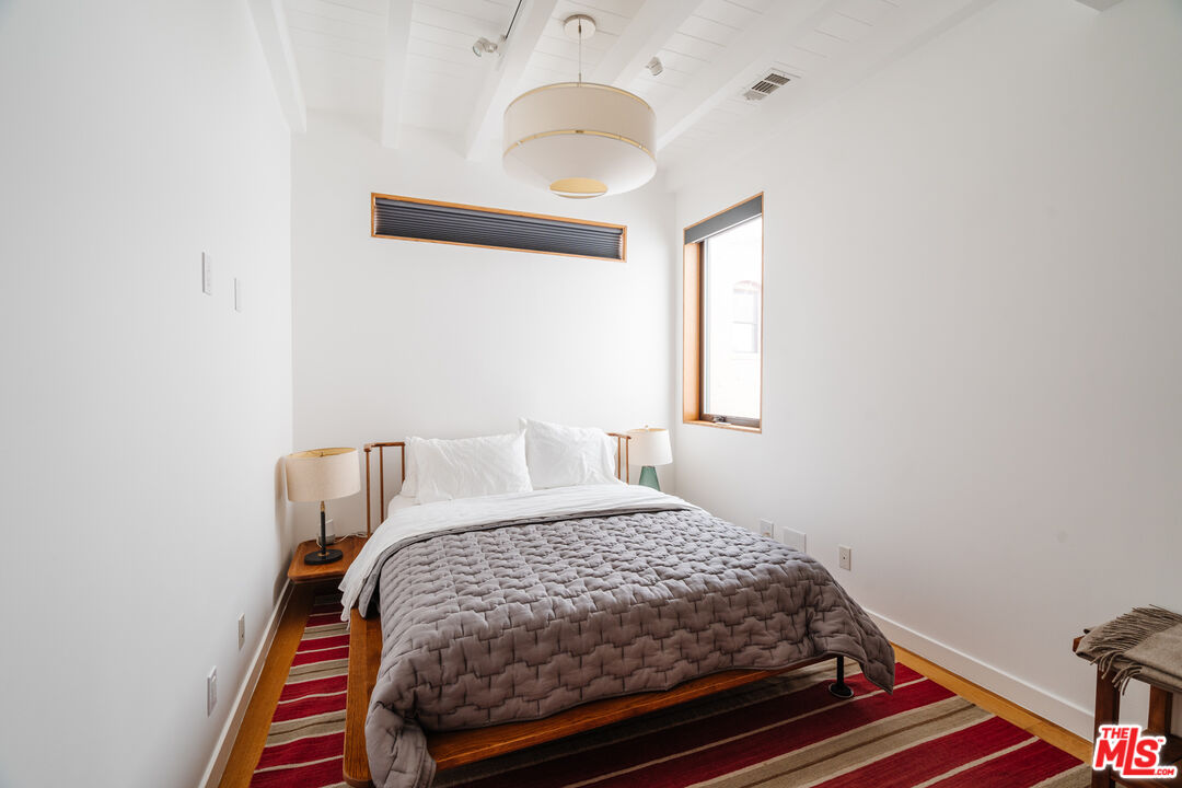 44 Horizon Avenue Venice, CA 90291 - Photo 21 of 33 a bedroom with a bed and a window