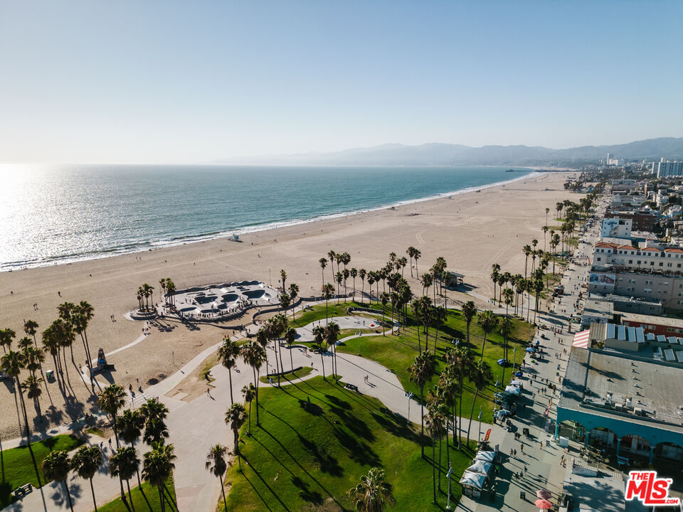 44 Horizon Avenue Venice, CA 90291 - Photo 33 of 33 an aerial view of a city with lots of residential buildings in back