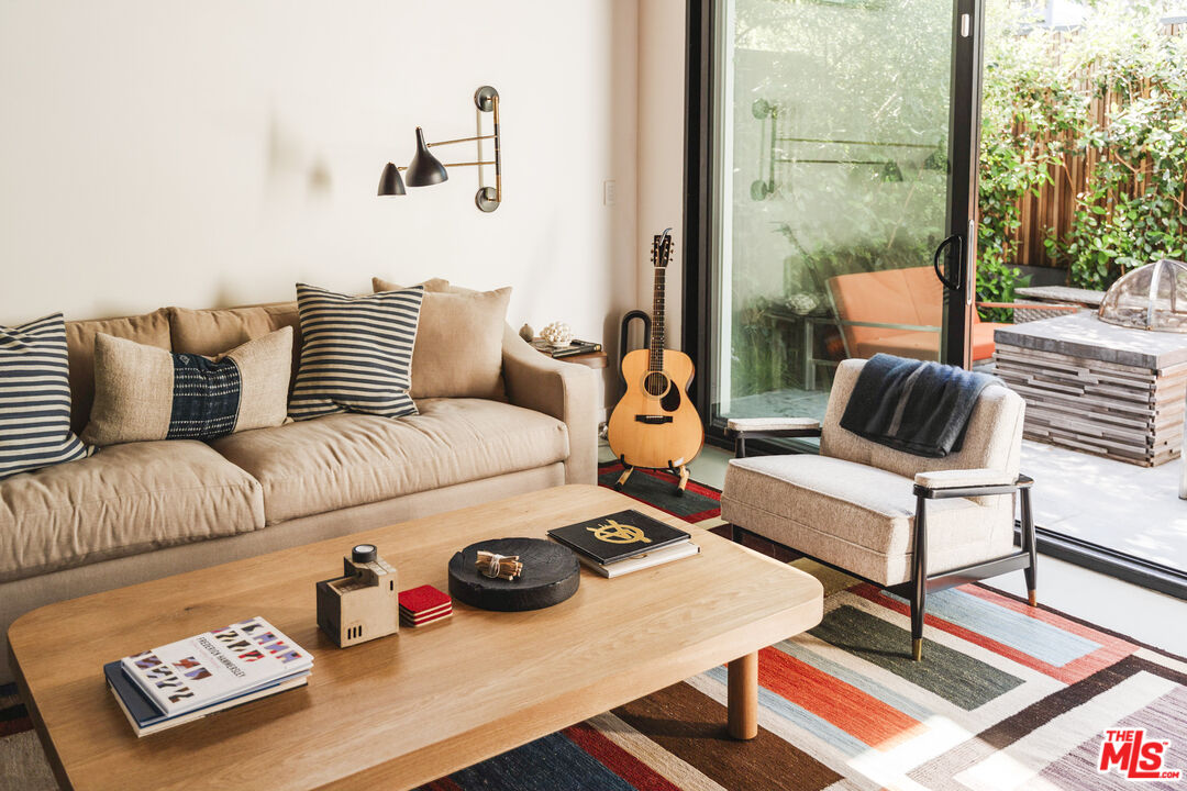 44 Horizon Avenue Venice, CA 90291 - Photo 7 of 33 a living room with furniture and a rug