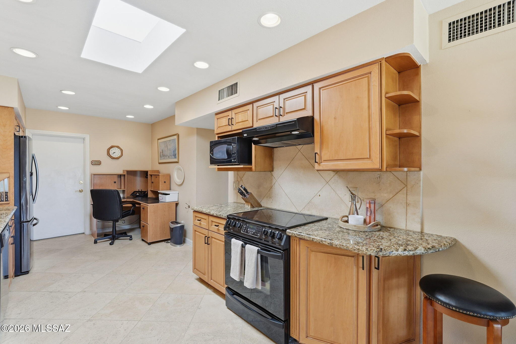 1342 North Via Ronda Oriente Tucson, AZ 85715 - Photo 16 of 41 Movable Desk Corner Kitchen