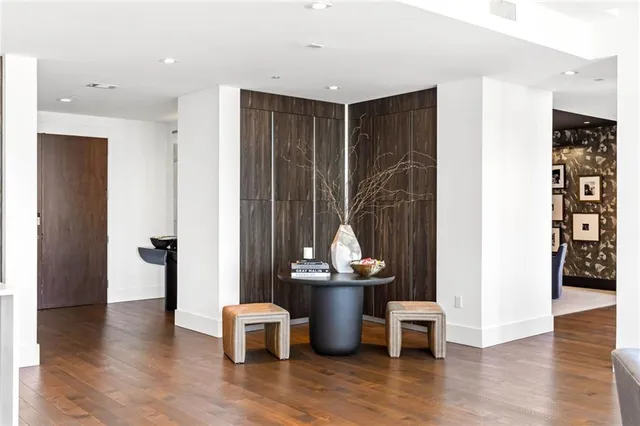 $3,095,000 | 3107 Peachtree Road Northeast, Unit 1402, Atlanta, GA 30305