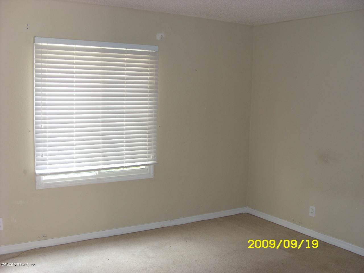 355 Monument Road, Unit 9D1 Jacksonville, FL 32225 - Photo 2 of 5 an empty room with a window