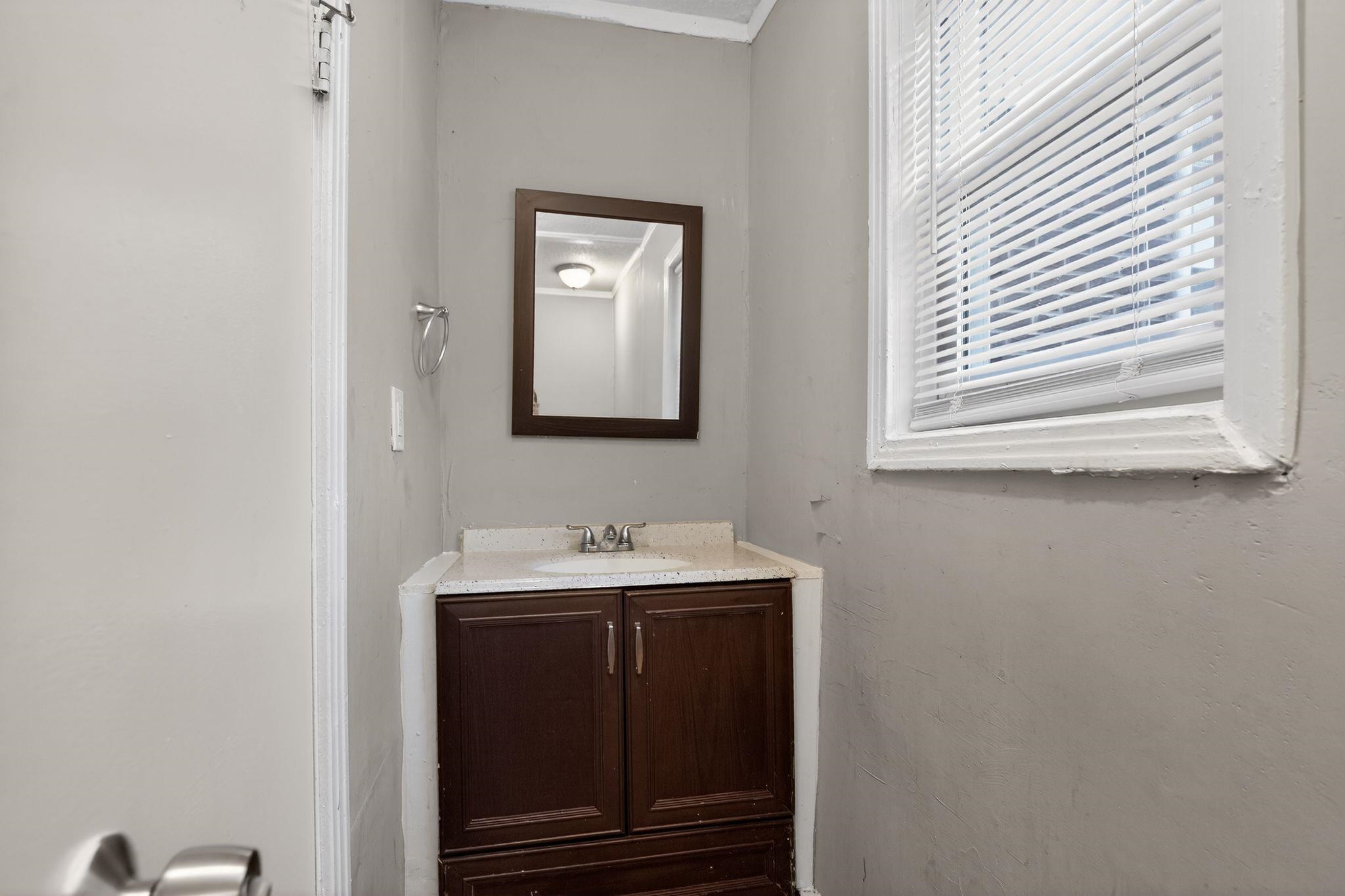 4314 Ford Road Memphis, TN 38109 - Photo 27 of 31 Bathroom with vanity