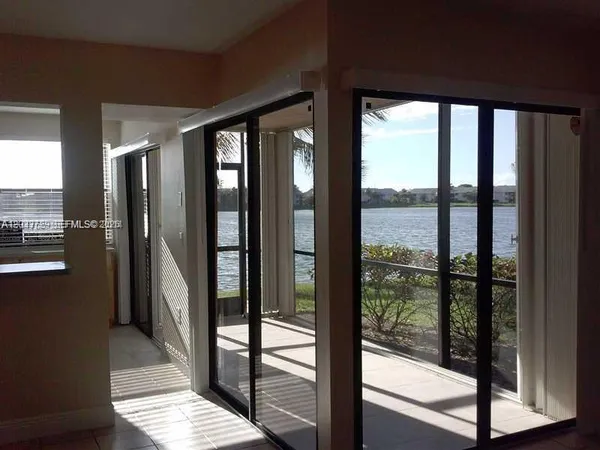 $2,000 | 1500 Jefferson Drive, Unit 1500K, Homestead, FL 33034