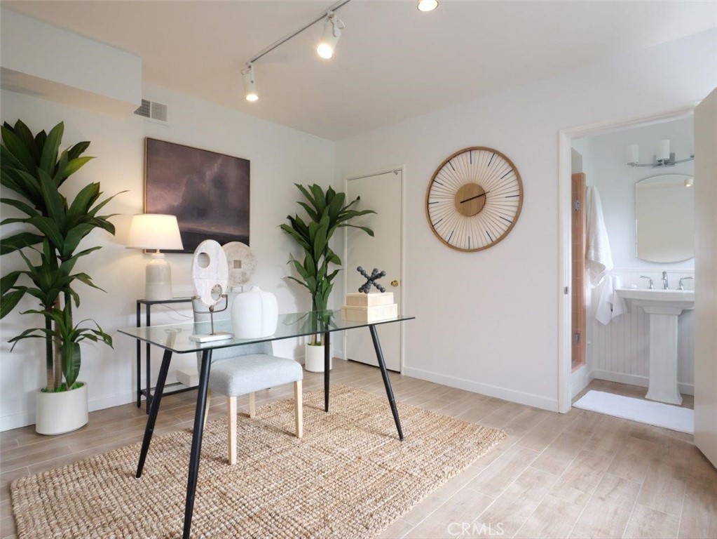 2525 Vía Amador Palos Verdes Estates, CA 90274 - Photo 21 of 29 Bedroom 5 Downstairs