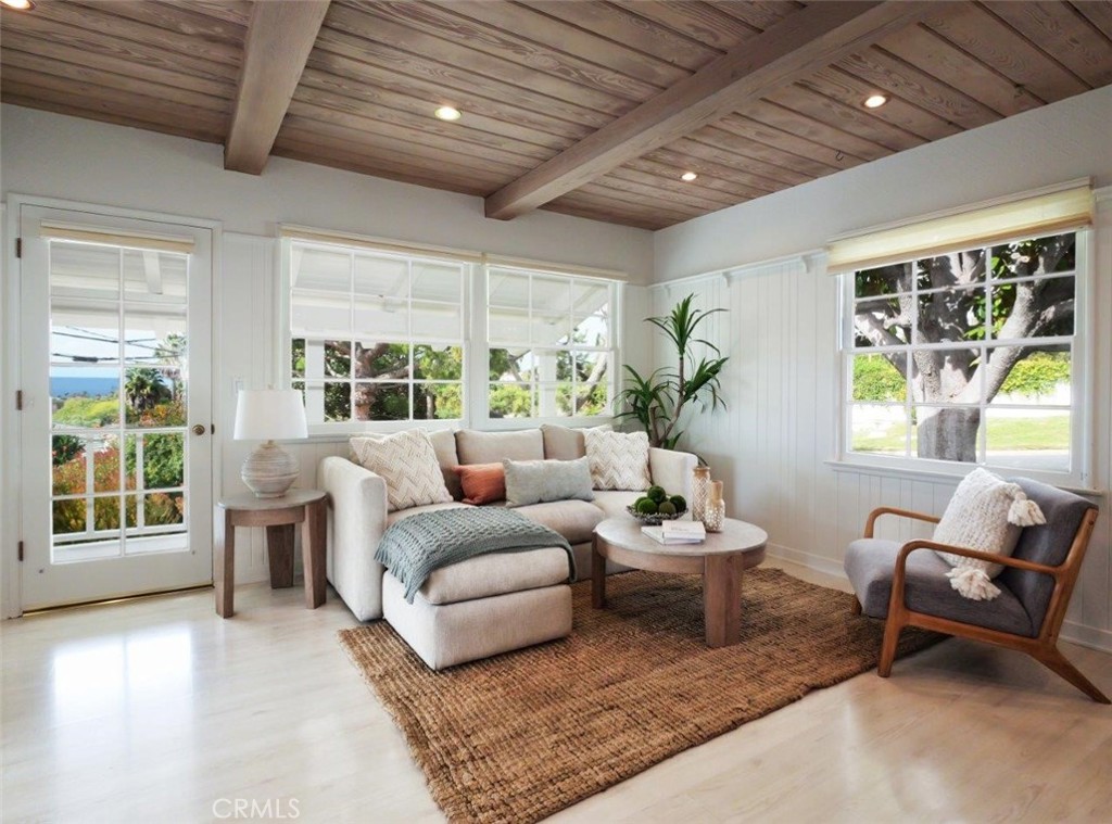 2525 Vía Amador Palos Verdes Estates, CA 90274 - Photo 8 of 29 Family room view