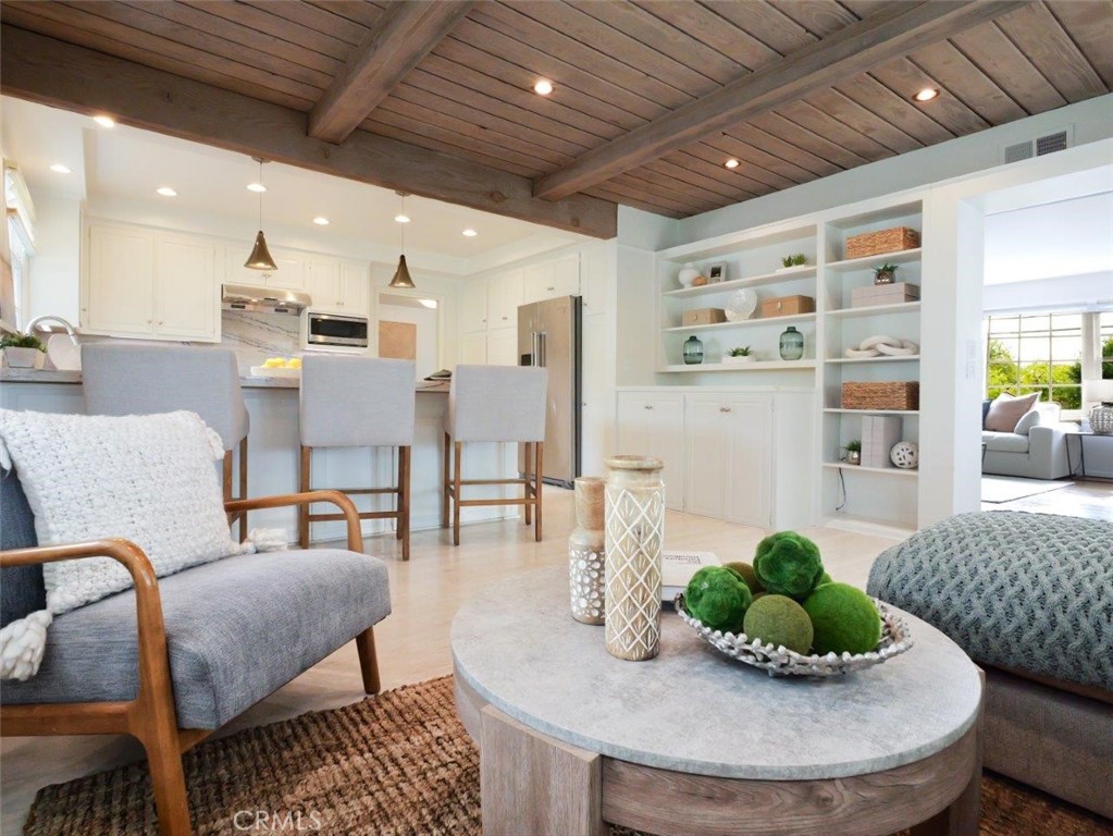 2525 Vía Amador Palos Verdes Estates, CA 90274 - Photo 10 of 29 Family Room View