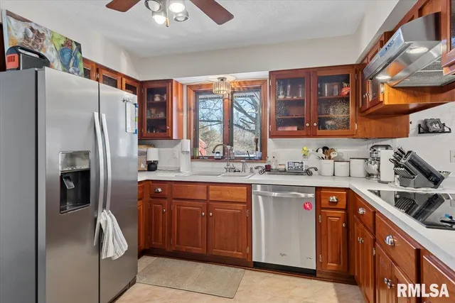 $370,000 | 158 Country Lake Road, Springfield, IL 62711