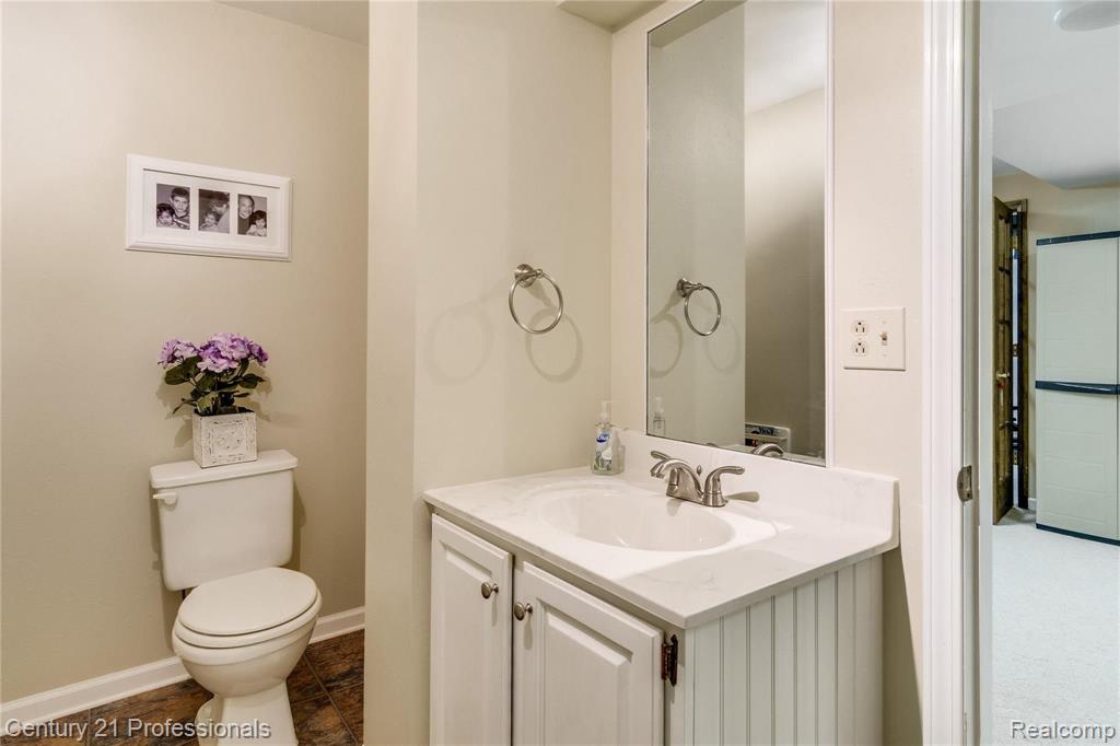 571 Augusta Drive Rochester Hills, MI 48309 - Photo 30 of 42