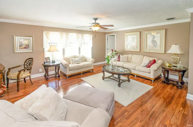 $369,900 | 1810 North Prullage Road, Vincennes, IN 47591