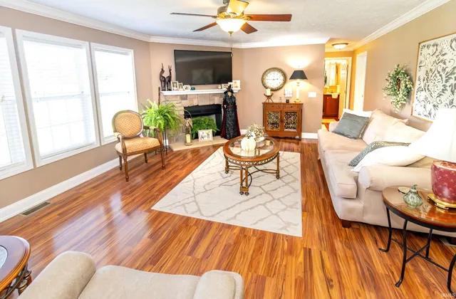 $369,900 | 1810 North Prullage Road, Vincennes, IN 47591