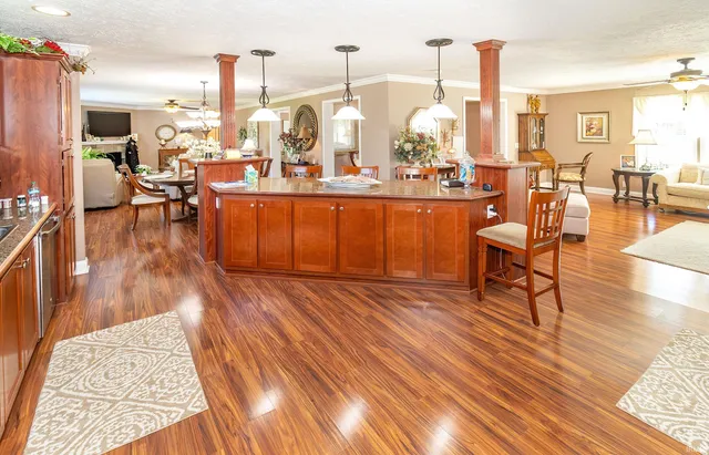 $369,900 | 1810 North Prullage Road, Vincennes, IN 47591