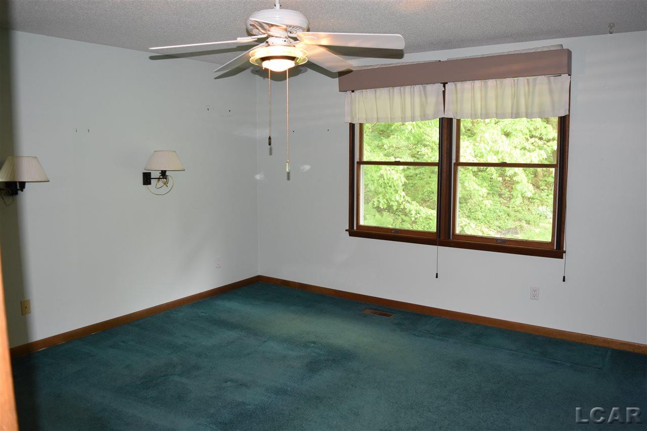 985 Riverside Avenue Adrian, MI 49221 - Photo 9 of 25 Master