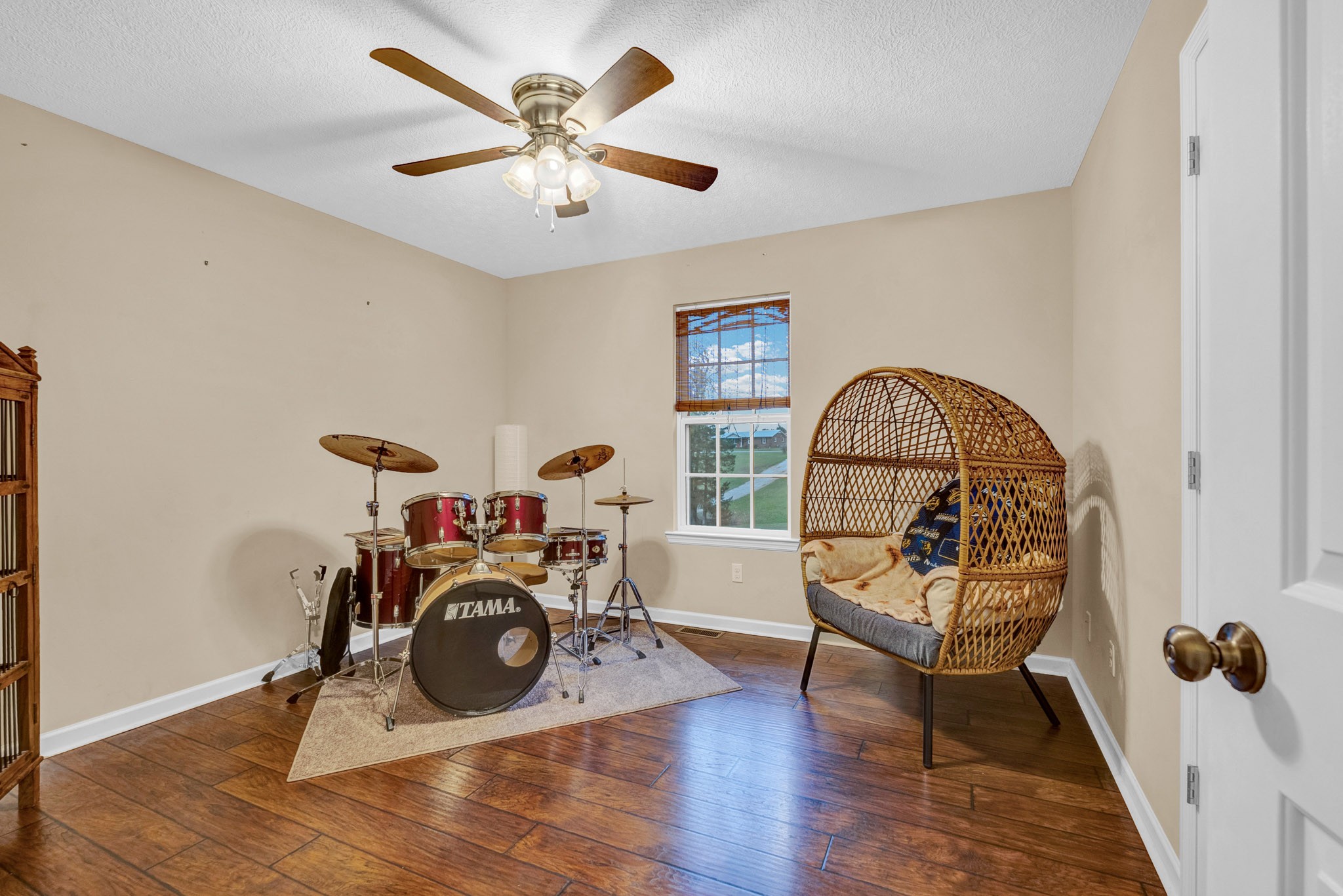 498 Bugger Ridge Road McMinnville, TN 37110 - Photo 15 of 22 a view of a livingroom with furniture