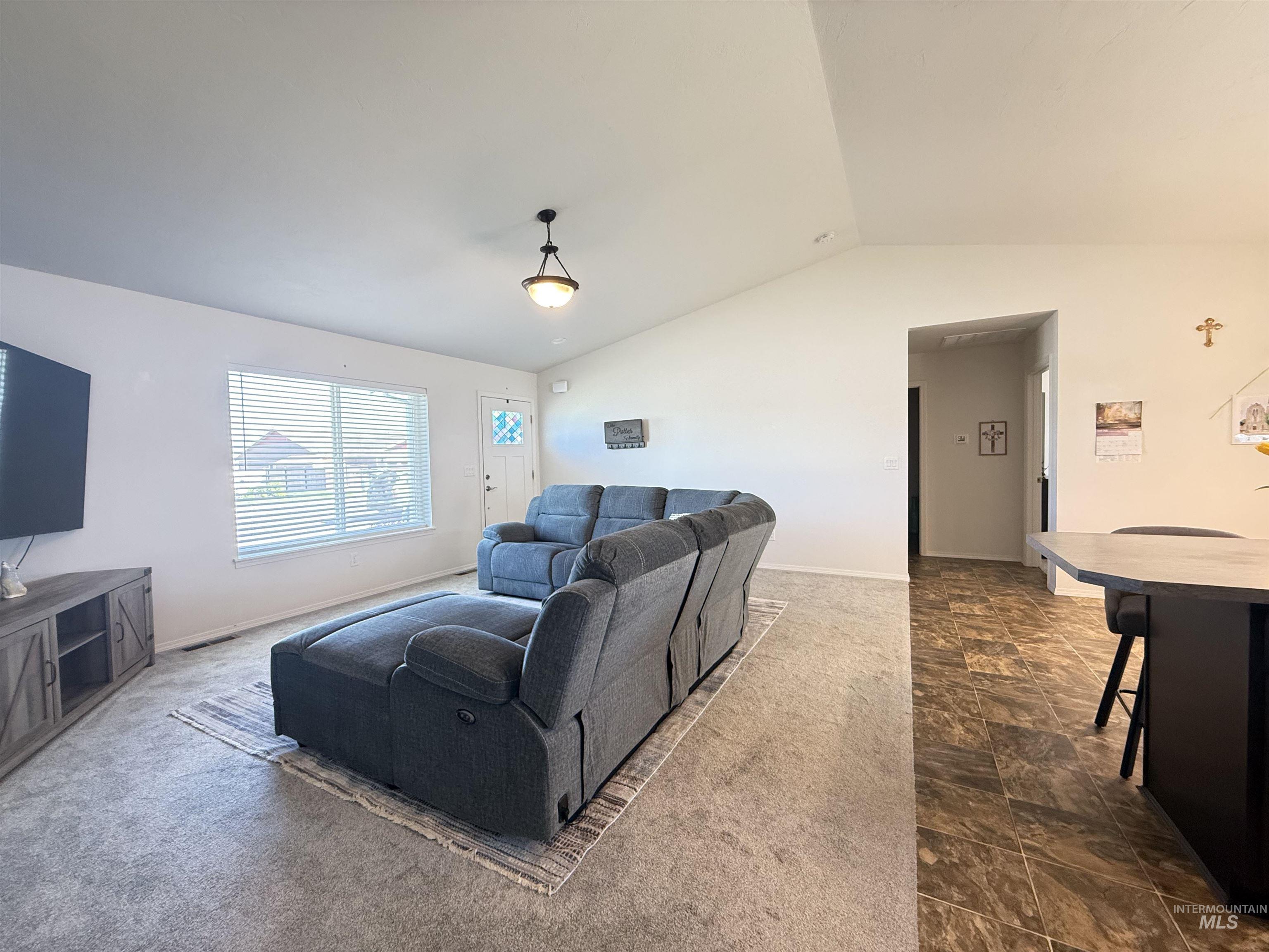1556 Frontier Drive Lewiston, ID 83501 - Photo 22 of 23 Open-concept living space featuring vaulted ceilings, a window with blinds, and recessed lighting