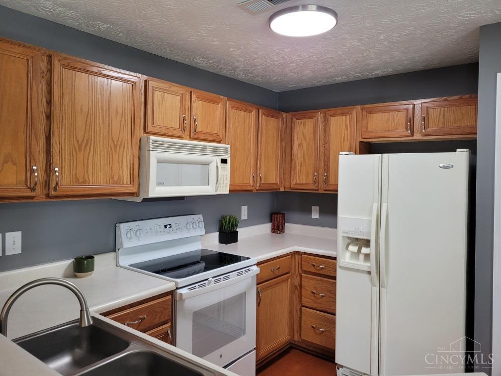 5485 Michelles Oak Court, Unit K Cincinnati, OH 45248 - Photo 13 of 35
