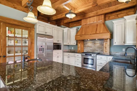 $1,499,999 | 514 Bluff View Road, New Tazewell, TN 37825