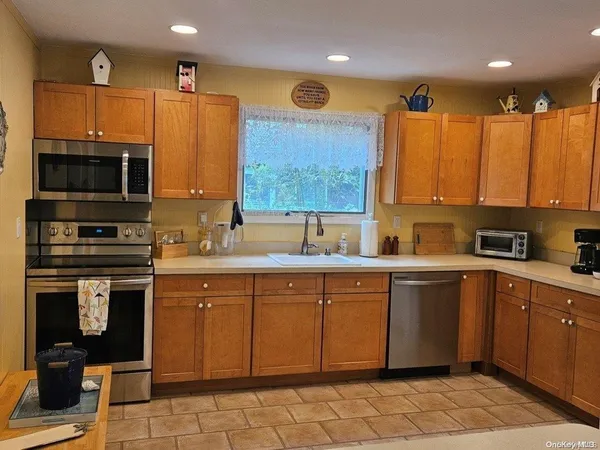 $6,000 | 892 Evergreen Walk, Ocean Beach, NY 11770