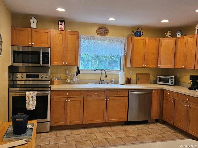 $6,000 | 892 Evergreen Walk, Ocean Beach, NY 11770