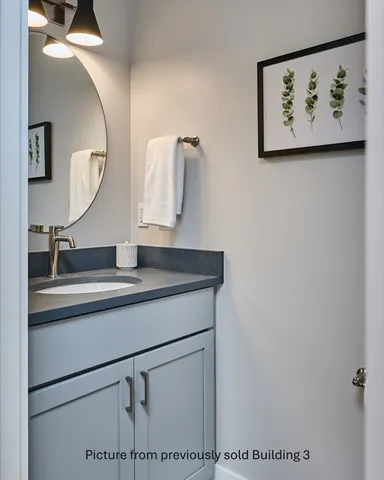 a view of a bird house in a yard