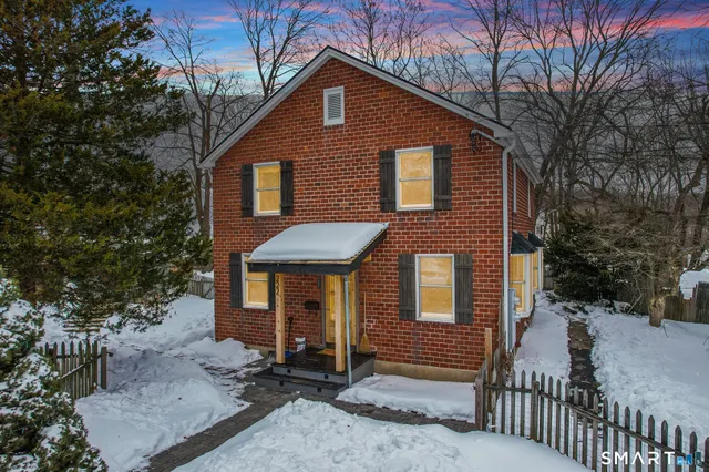 $425,000 | 220 Melville Drive, Fairfield, CT 06825