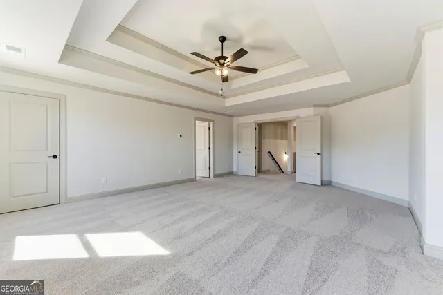 a view of entryway with a bathroom
