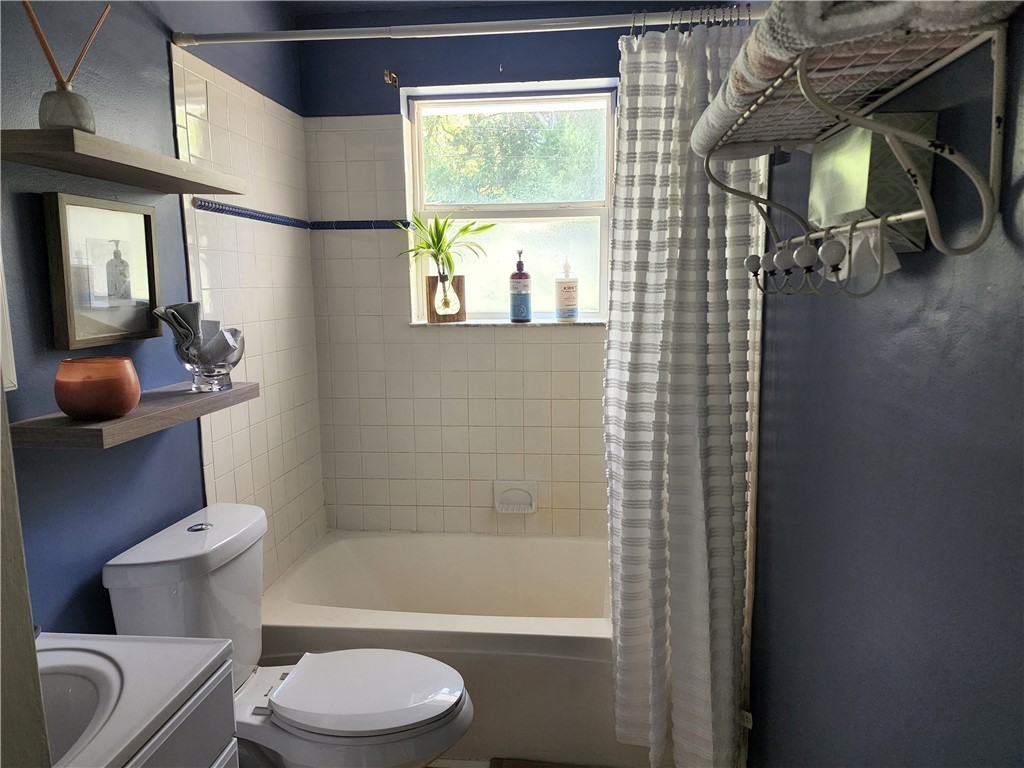 86007 Jones Road Yulee, FL 32097 - Photo 5 of 12 a bathroom with a toilet and a shower