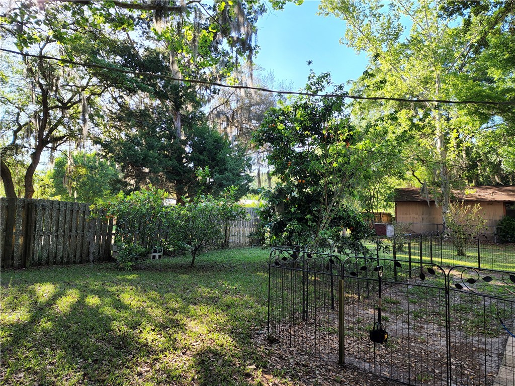 86007 Jones Road Yulee, FL 32097 - Photo 10 of 12 a backyard of a house with lots of green space