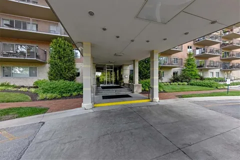 $189,000 | 4550 Warwick Boulevard, Unit 213, Kansas City, MO 64111