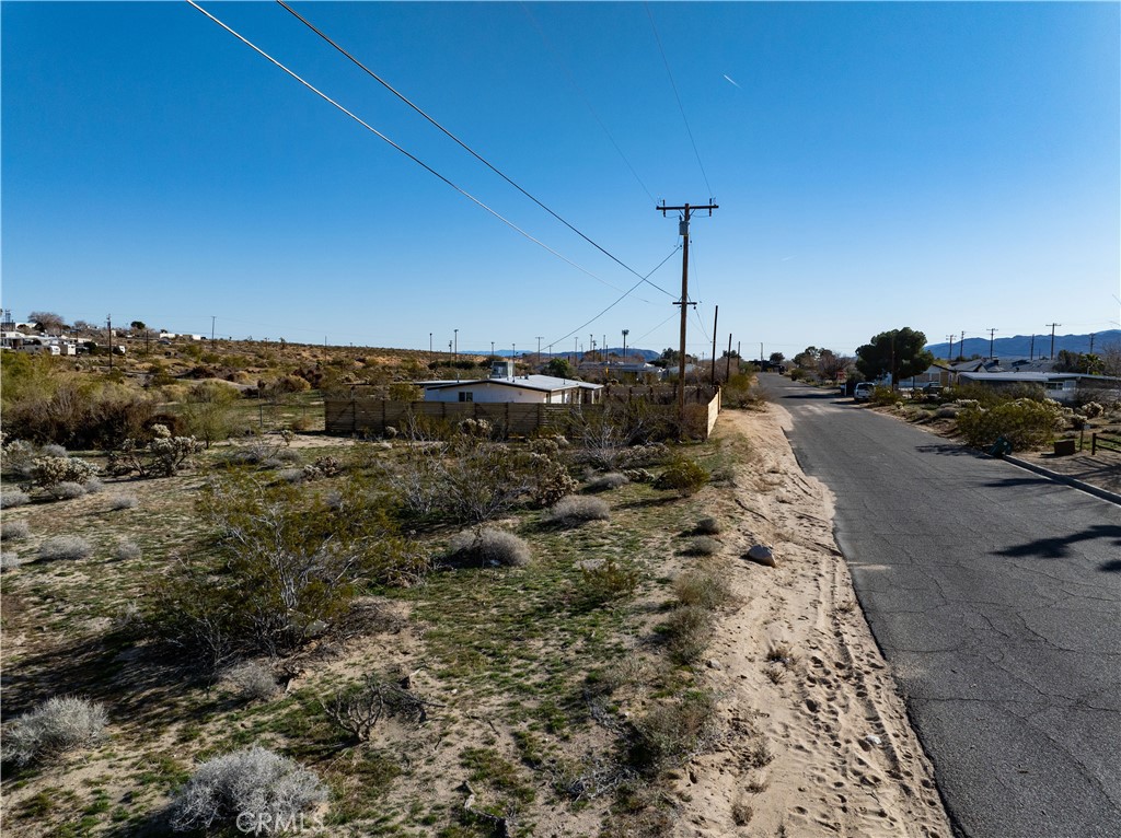 61954 Plaza Road Joshua Tree, CA 92252 - Photo 18 of 23 a view of a city