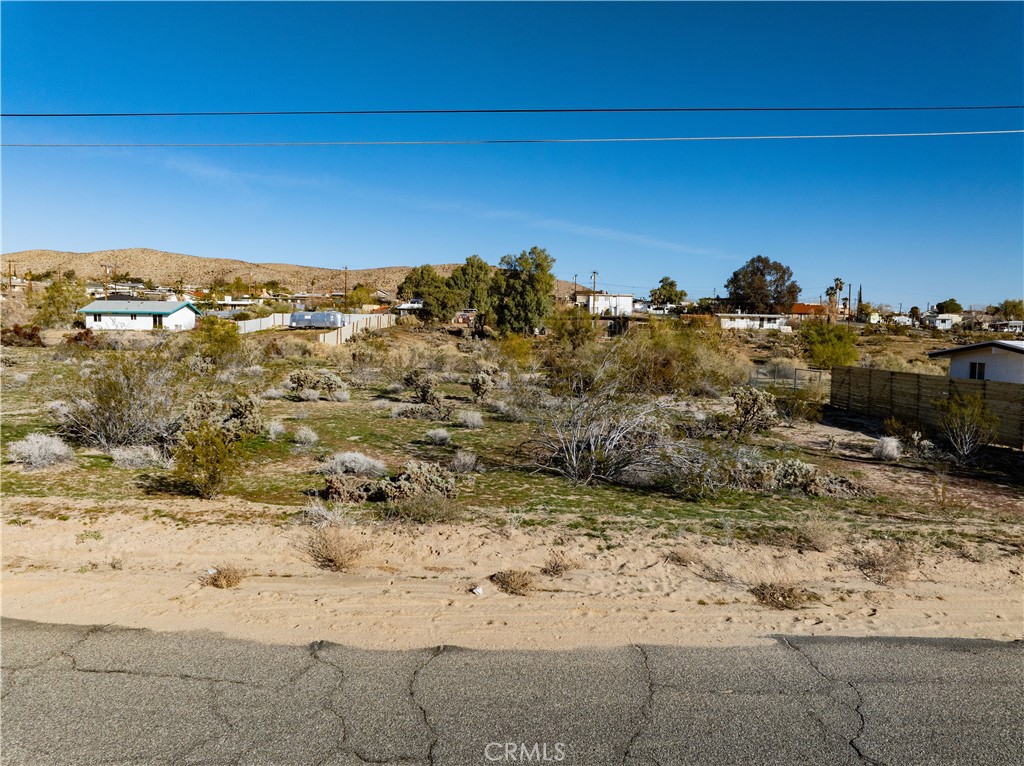 61954 Plaza Road Joshua Tree, CA 92252 - Photo 20 of 23 a view of a ocean view